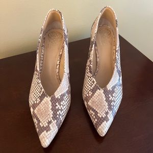 Vince Camuto snake Skin pumps
